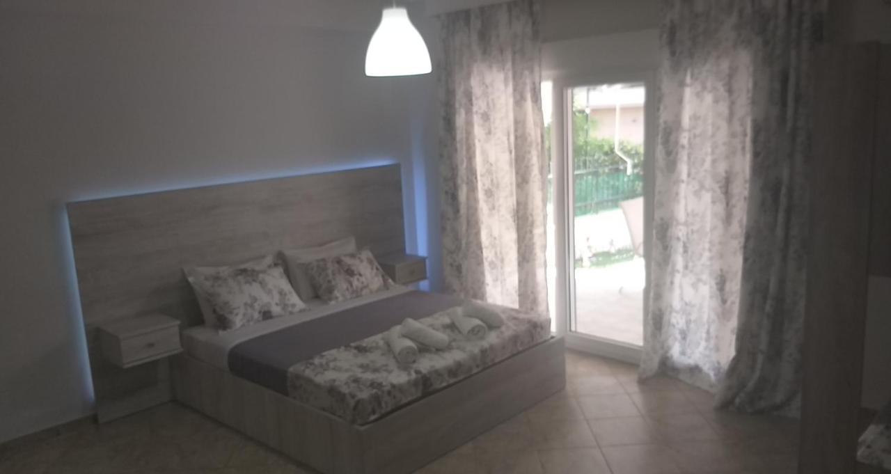Studio Garden Apartman Nea Kallikrateia Kültér fotó